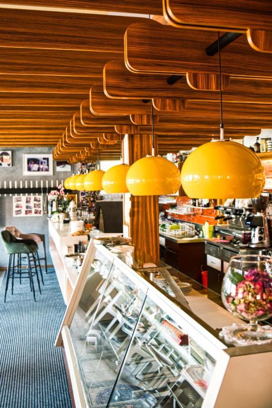 Cafe Rudi Living Bed & Breakfast Parcines Luaran gambar