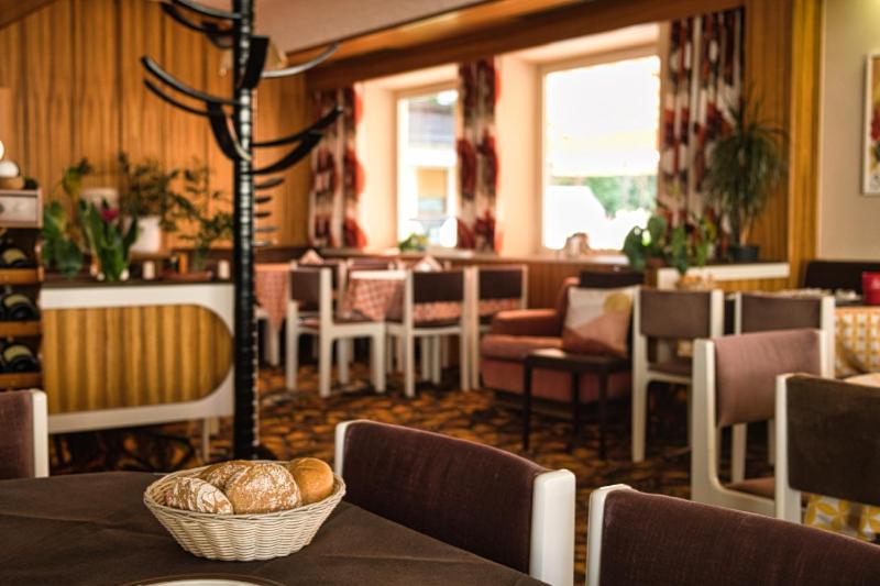 Cafe Rudi Living Bed & Breakfast Parcines Luaran gambar