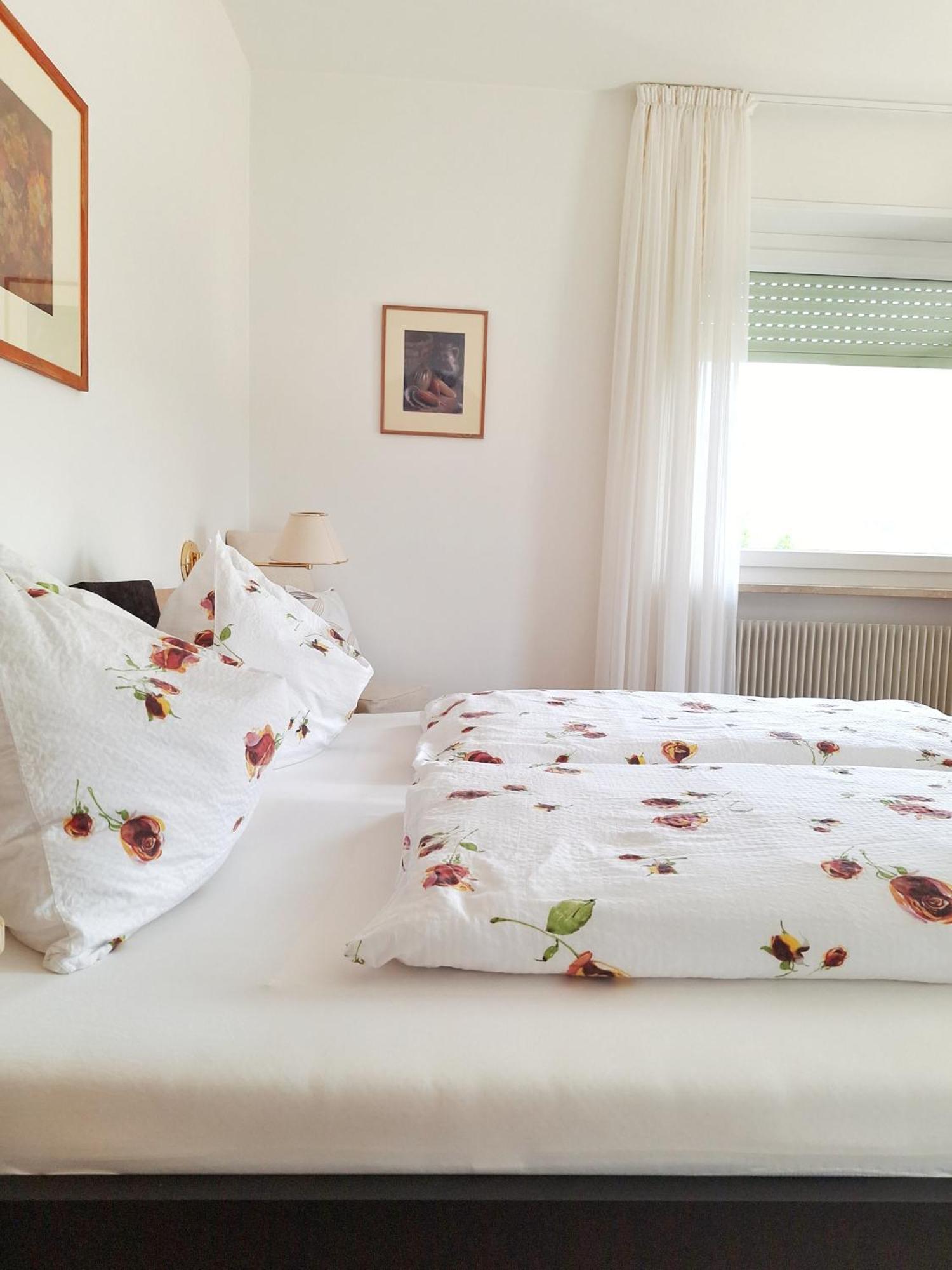 Cafe Rudi Living Bed & Breakfast Parcines Luaran gambar